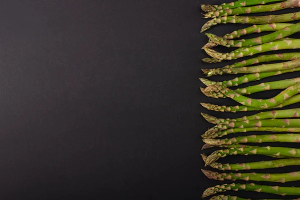 Top View Green Organic Asparagus Black Background — Stock Photo, Image