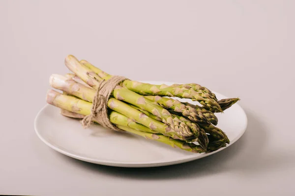 Green Fresh Asparagus Tied Rope Plate Grey Background — Stock Photo, Image