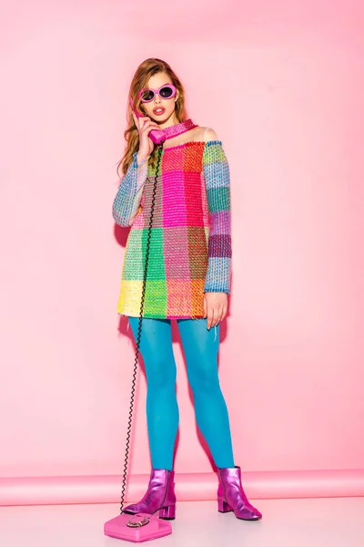 Young Woman Sunglasses Checkered Dress Talking Retro Phone Pink — Stock Photo, Image
