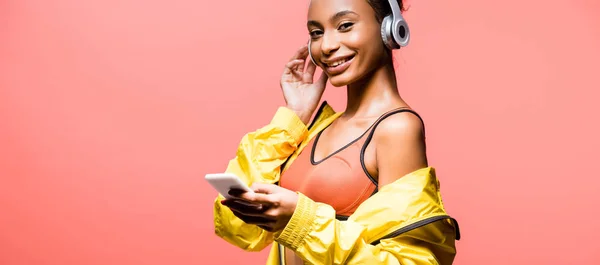 Panoramic Shot Beautiful Smiling African American Sportswoman Headphones Using Smartphone — Stock Photo, Image