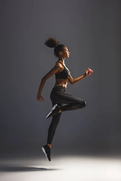 Side View Beautiful Athletic African American Sportswoman Jumping Black — Stock Photo, Image