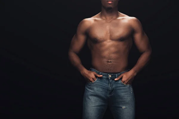 Teilansicht Von Sexy Muskulösen Afrikanisch Amerikanischen Mann Jeans Posiert Isoliert — Stockfoto