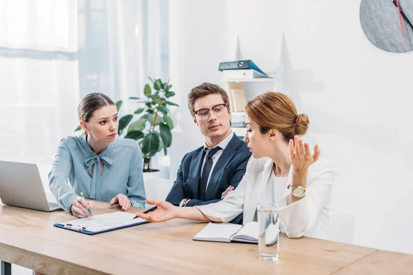 Attractive Recruiter Gesturing Coworker Glasses Sitting Crossed Arms — Stock Photo, Image