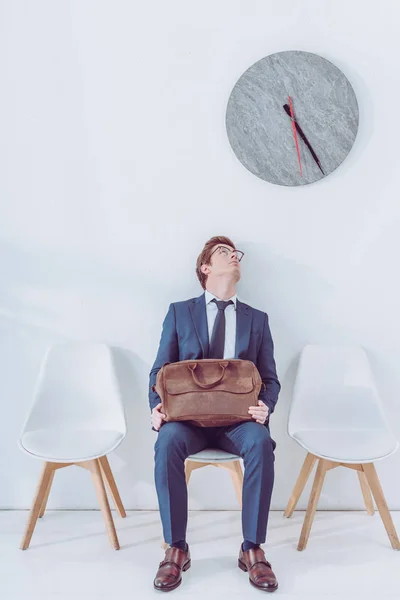 Handsome Employee Glasses Holding Briefcase Looking Clock — Stock Photo, Image