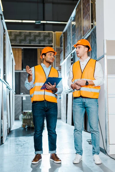 Handsome Multicultural Colleagues Safety Vests Helmets Talking Tiles Department — Stock Photo, Image