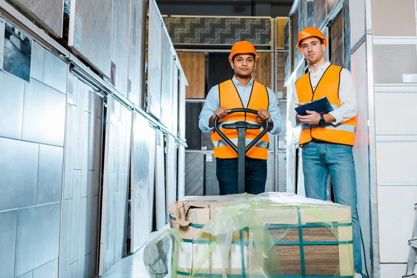 Concentrated Multicultural Warehouse Workers Standing Pallet Jack Warehouse — Stock Photo, Image