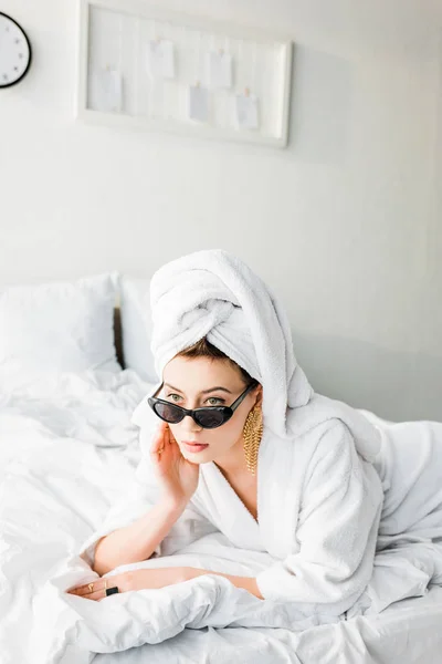 Stylish Woman Bathrobe Sunglasses Towel Jewelry Lying Bed — Stock Photo, Image
