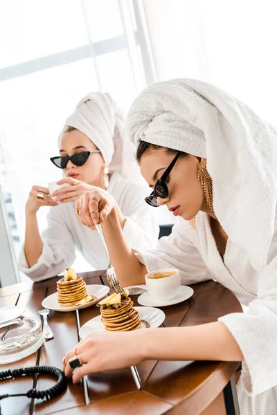 Stylish Women Bathrobes Sunglasses Jewelry Towels Heads Eating Pancakes Breakfast — Stock Photo, Image