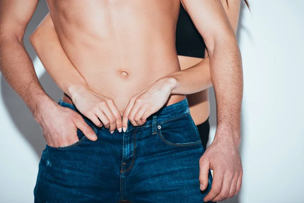 Gedeeltelijke Weergave Van Jonge Vrouw Unzippen Jeans Vriendje Grijs — Stockfoto