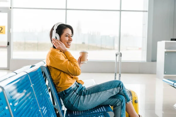 Happy African American Woman Sitting Departure Lounge Coffee Suitcase While — Stock Photo, Image