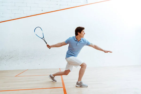 Emotionele Sportman Blauwe Poloshirt Spelen Squash Vierwandige Hof — Stockfoto