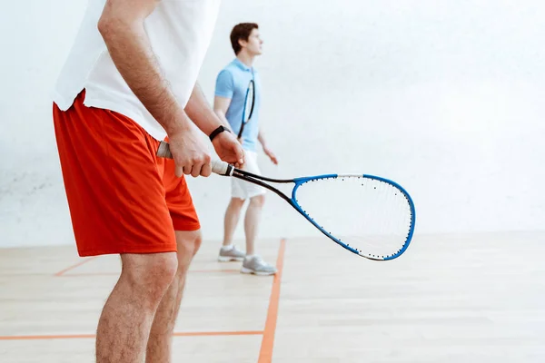 Vista Parziale Due Giocatori Squash Con Racchette Campo Quattro Pareti — Foto Stock