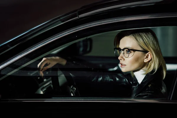 Attractive Blonde Woman Glasses Sitting Car — Stock Photo, Image