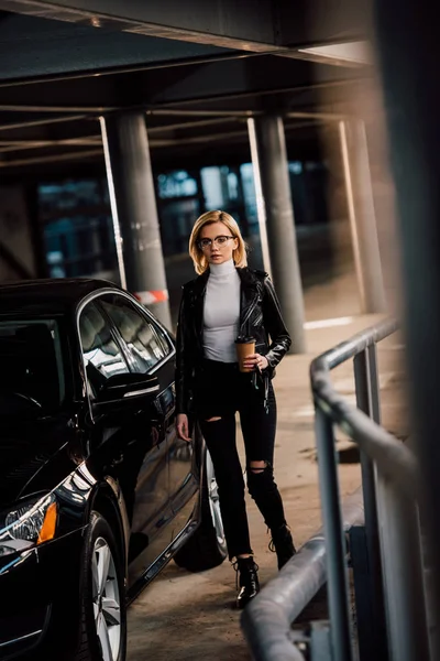 Pensive Blonde Girl Walking Parking Disposable Cup Black Automobile — Stock Photo, Image