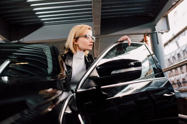 Confident Attractive Girl Glasses Black Automobile Parking — Stock Photo, Image