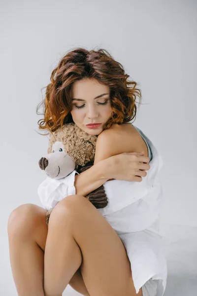 Pretty Curly Young Woman Holding Teddy Bear While Sitting White — Stock Photo, Image