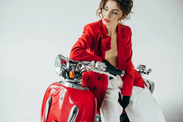 Bela Elegante Jovem Mulher Sentada Motocicleta Vermelha Branco — Fotografia de Stock