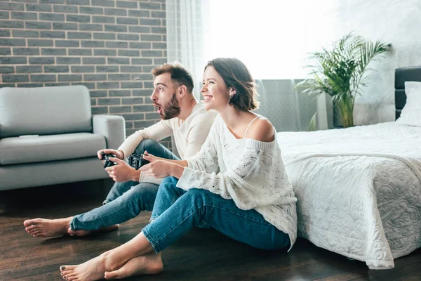 Happy Woman Emotional Man Playing Video Game Home — Stock Photo, Image