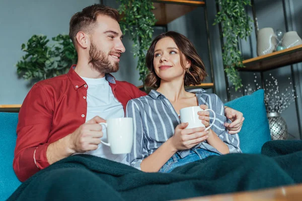 Low Angle View Happy Man Looking Attractive Woman Cup — Stock Photo, Image