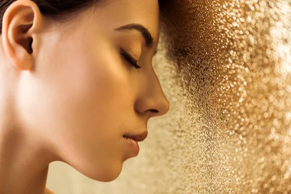 Young Beautiful Woman Closed Eyes Shiny Makeup Golden Textured Background — Stock Photo, Image