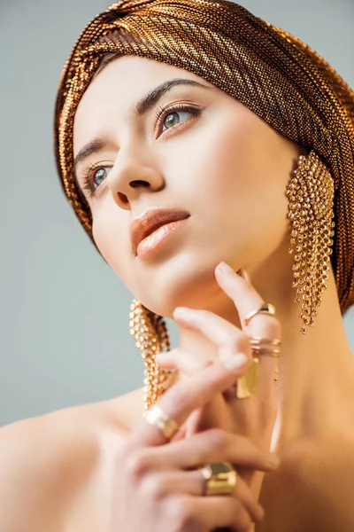 Young Naked Woman Shiny Makeup Golden Rings Earrings Turban Isolated — Stock Photo, Image