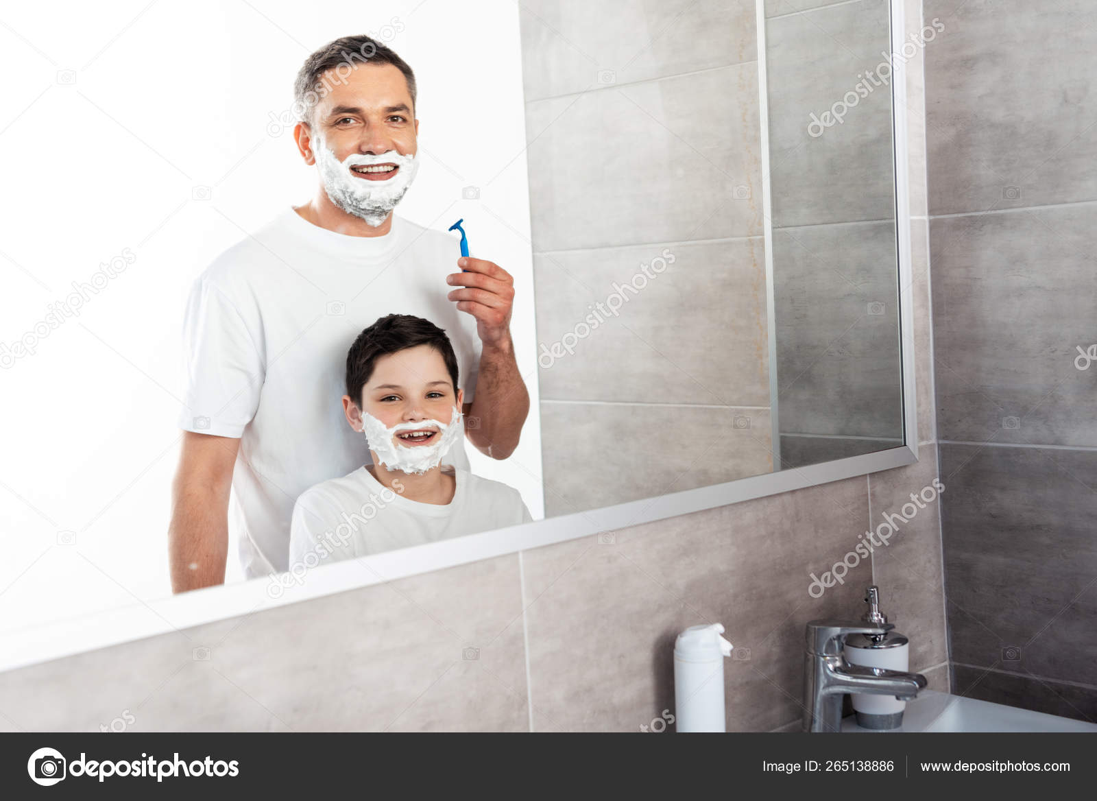 Брат установил камеру в ванной комнате