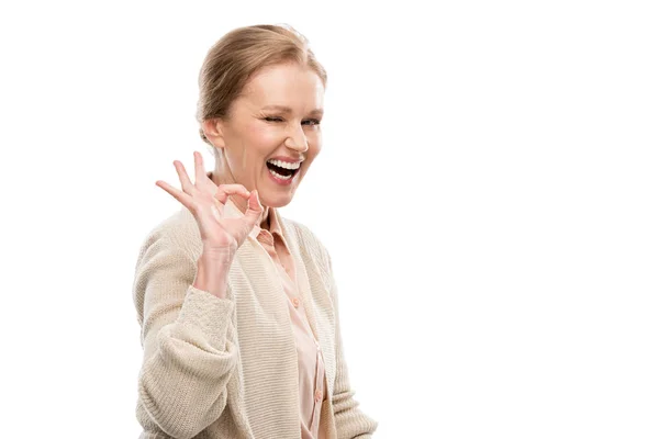 Mutlu Orta Yaşlı Kadın Işareti Gösteren Beyaz Zole — Stok fotoğraf