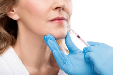 beyaz üzerinde izole orta yaşlı kadın alıkonan doktor kırpılmış görünümü