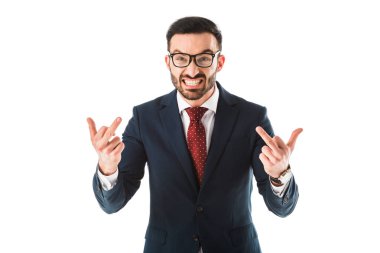 beyaz izole kamera bakarken orta parmakları gösteren sinirli işadamı