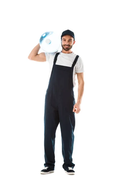 Guapo Repartidor Hombre Sosteniendo Botella Con Agua Sonriendo Cámara Aislado — Foto de Stock