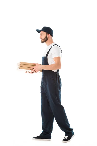 Allvarlig Förlossnings Man Overaller Som Transporterar Pizza Lådor Isolerade Vitt — Stockfoto
