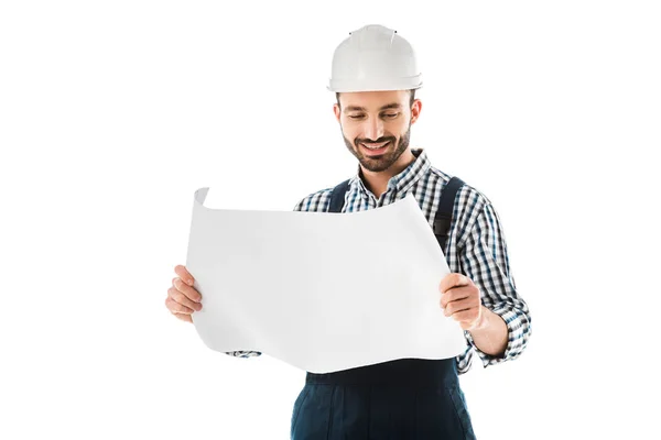 Sonriente Trabajador Construcción Casco Mirando Plan Construcción Aislado Blanco — Foto de Stock