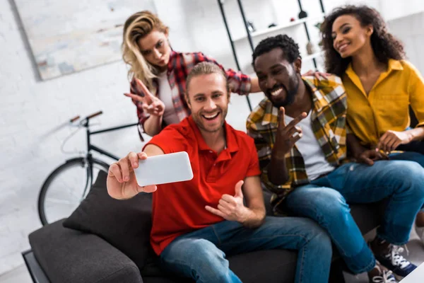 Selective Focus Cheerful Multicultural Friends Taking Selfie Smartphone Home — Stock Photo, Image