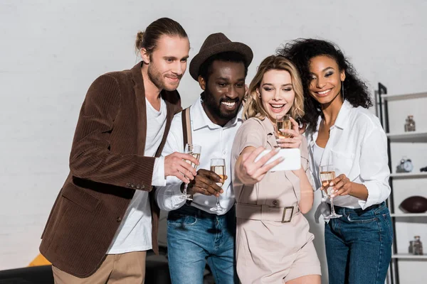 Attractive Girl Taking Selfie Multicultural Friends Holding Champagne Glasses — Stock Photo, Image