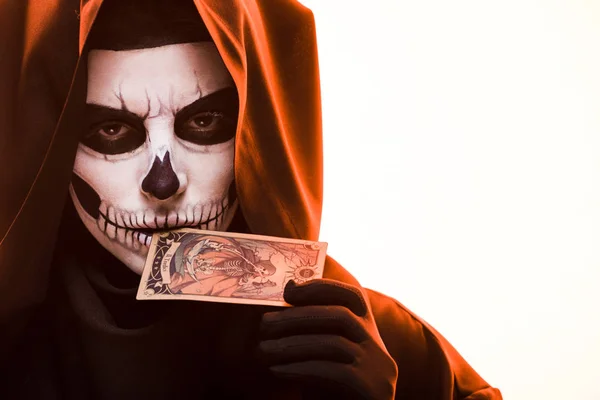 Kyiv Ukraine April 2019 Frau Mit Totenkopf Make Hält Tarotkarte — Stockfoto