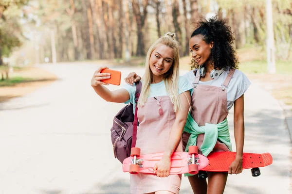 Two Smiling Multiethnic Friends Holding Penny Boards Taking Selfie Road — Stock Photo, Image