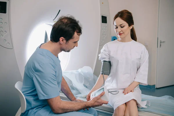 Attentive Radiologist Measuring Patients Blood Pressure Tonometer While Sitting Mri — Stock Photo, Image