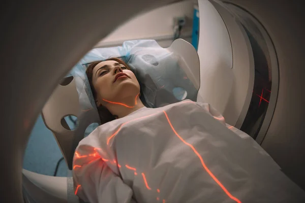 Beautiful Woman Lying Scanner Bed Tomography Test Hospital — Stock Photo, Image