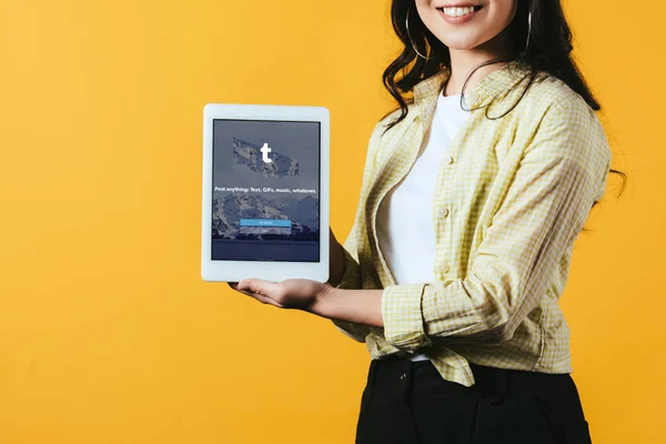 Kyiv Ukraine April 2019 Cropped View Smiling Girl Showing Digital — Stock Photo, Image