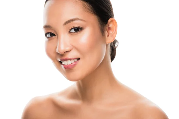 Glimlachend Naakt Aziatisch Meisje Met Schoon Gezicht Geïsoleerd Wit — Stockfoto