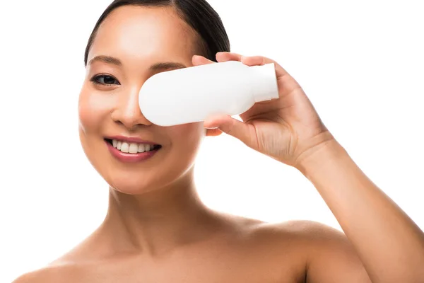Vrolijke Aziatische Vrouw Met Fles Lotion Geïsoleerd Wit — Stockfoto