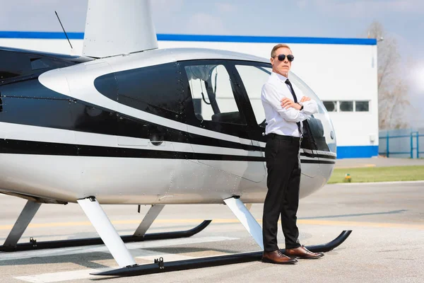 Pilot Sunglasses Formal Wear Crossed Arms Posing Helicopter — Stock Photo, Image