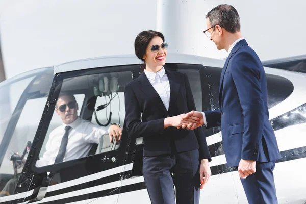 Businesspeople Suits Shaking Hands Helicopter Pilot — Stock Photo, Image