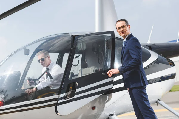 Pilot Formal Wear Sitting Helicopter While Businessman Looking Camera — Stock Photo, Image