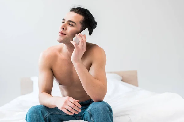 Handsome Man Sitting Bed Talking Smartphone Home — Stock Photo, Image