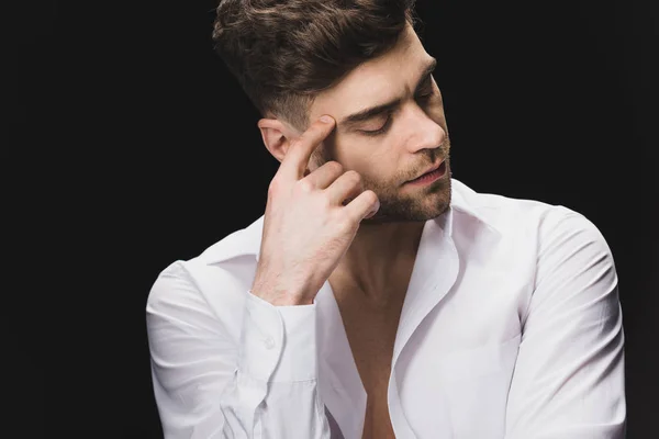 Serio Bell Uomo Camicia Bianca Che Tiene Mano Vicino Viso — Foto Stock