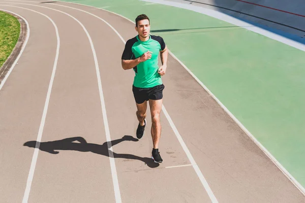 Kompletní Pohled Smíšenou Sportovní Sportovce Běžící Stadionu — Stock fotografie