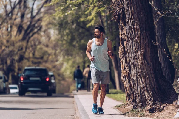 Kyiv Ukraine April 2019 Handsome Sportsman Running Pavement Roadway Listening — Stock Photo, Image