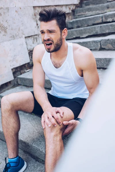 Selective Focus Injured Sportsman Screaming While Sitting Stairs Suffering Pain — Stock Photo, Image