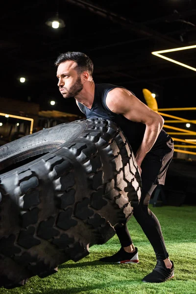 Bearded Athletic Man Working Out Huge Car Tire Green Grass — Stock Photo, Image